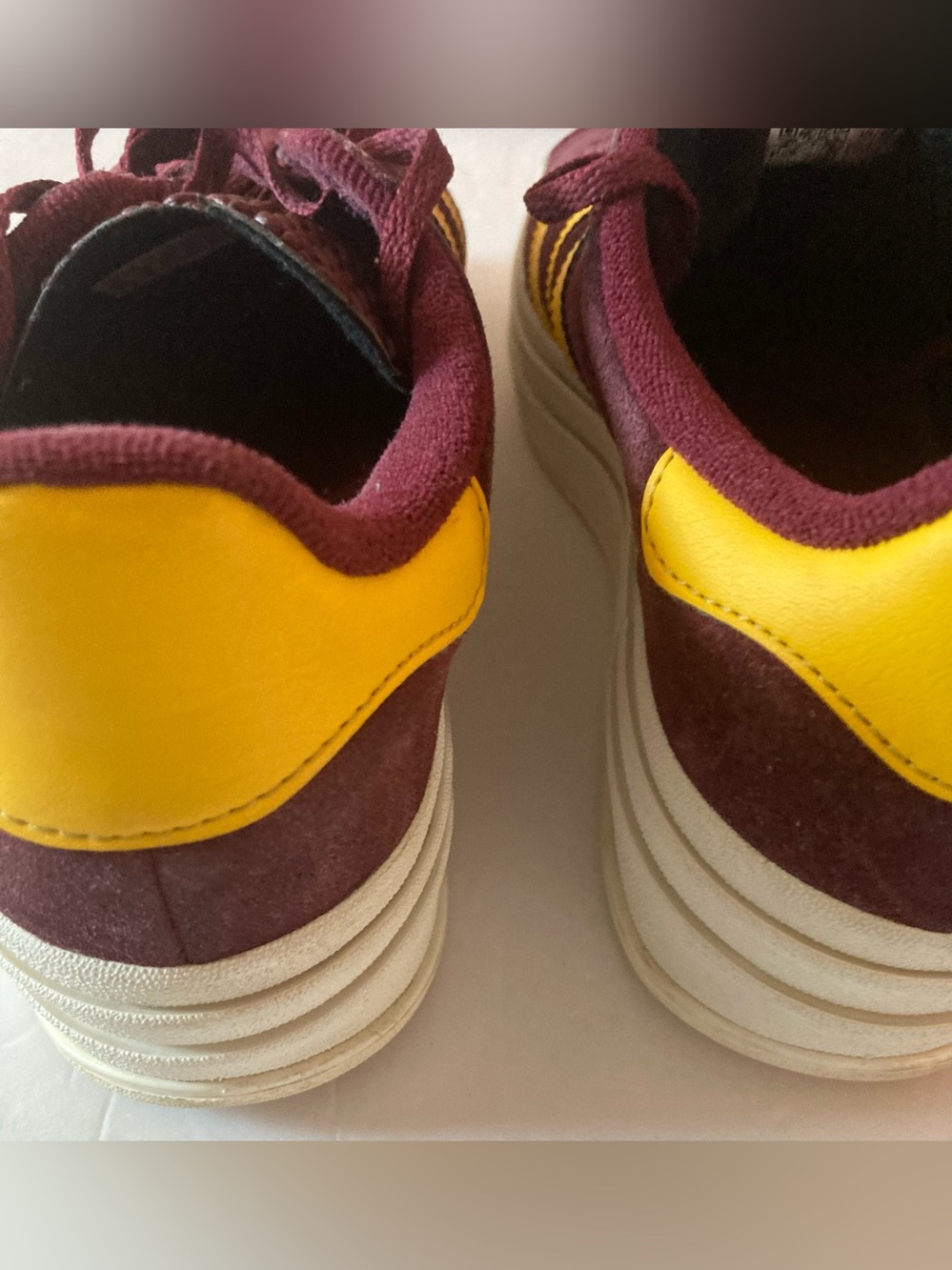 adidas GAZELLE Women’s SZ 7.5 Burgundy Suede Sneakers with Gold Stripes - Picture 11 of 13